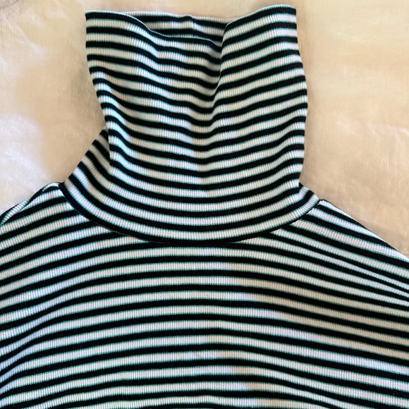 Levi’s cropped turtleneck striped sweater - Picture 4 of 7